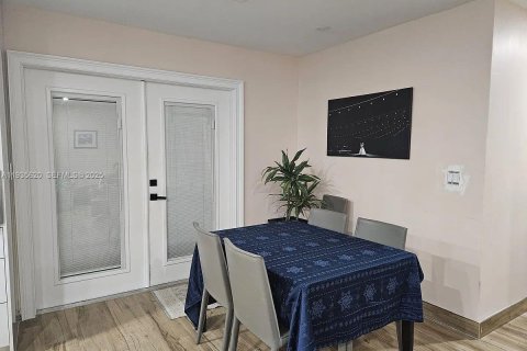 Casa en venta en Cutler Bay, Florida, 3 dormitorios, 93.65 m2 № 1993741 - foto 2