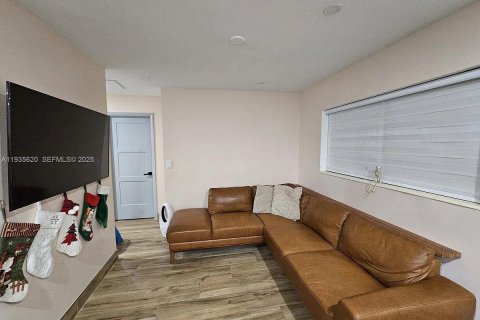 Casa en venta en Cutler Bay, Florida, 3 dormitorios, 93.65 m2 № 1993741 - foto 3