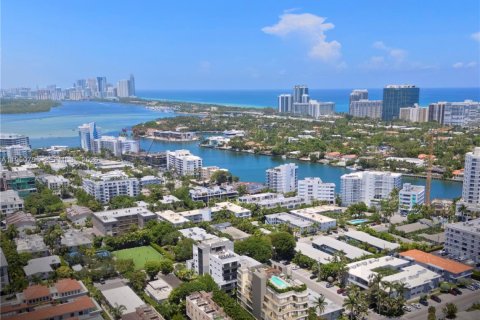 Condo in Bay Harbor Islands, Florida, 4 bedrooms  № 2010885 - photo 12