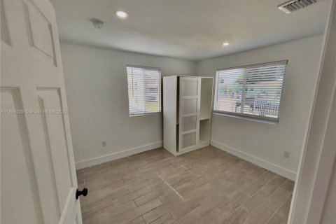 Снять в аренду квартиру в Майами, Флорида 3 спальни, 137.03м2, № 1955472 - фото 4