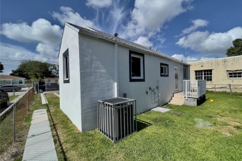 Снять в аренду квартиру в Майами, Флорида 3 спальни, 137.03м2, № 1955472 - фото 7