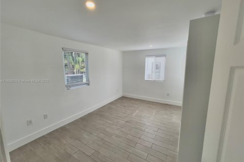 Снять в аренду квартиру в Майами, Флорида 3 спальни, 137.03м2, № 1955472 - фото 5