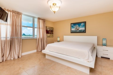 Condominio en alquiler en Hollywood, Florida, 1 dormitorio, 86.21 m2 № 2054847 - foto 8