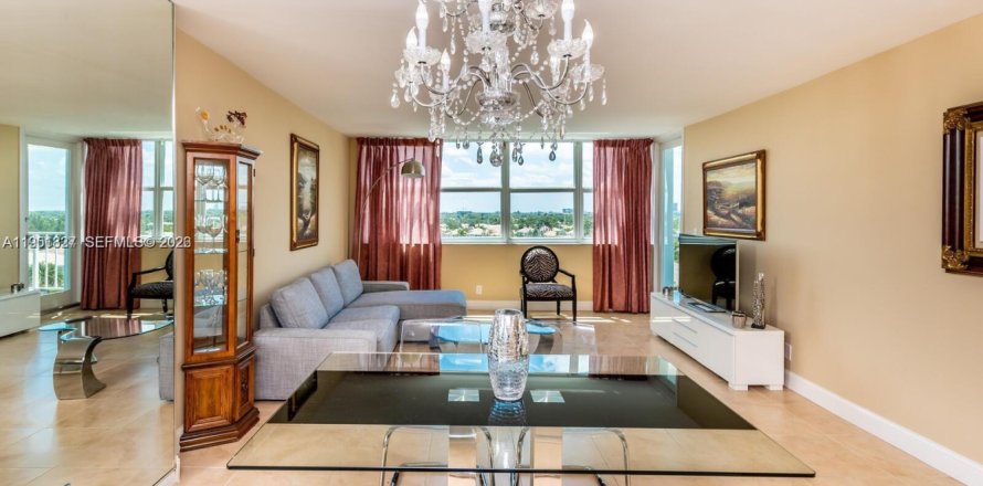 Condominio en Hollywood, Florida, 1 dormitorio  № 2054847