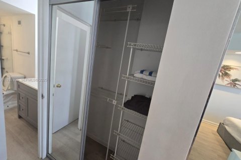 Снять в аренду кондоминиум в Майами-Бич, Флорида 1 спальня, 51.1м2, № 1987021 - фото 7