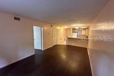 Condo in Gainesville, Florida, 2 bedrooms № 2234712 - photo 6