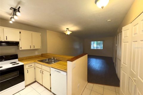 Condo in Gainesville, Florida, 2 bedrooms № 2234712 - photo 2