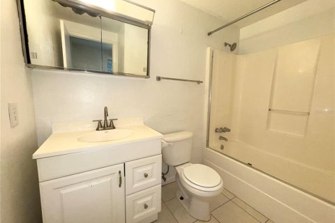 Condo in Gainesville, Florida, 2 bedrooms № 2234712 - photo 12