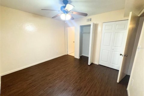 Condo in Gainesville, Florida, 2 bedrooms № 2234712 - photo 11