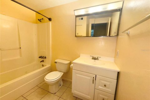 Condo in Gainesville, Florida, 2 bedrooms № 2234712 - photo 9