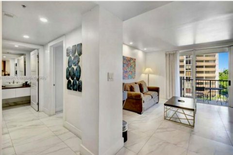 Condo in Miami, Florida, 1 bedroom  № 2053028 - photo 10