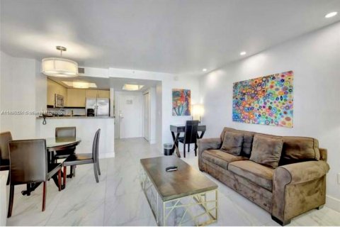 Condo in Miami, Florida, 1 bedroom  № 2053028 - photo 7