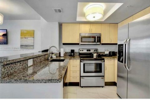 Condo in Miami, Florida, 1 bedroom  № 2053028 - photo 9