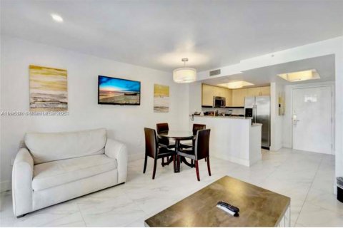 Condo in Miami, Florida, 1 bedroom  № 2053028 - photo 6