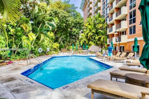Condo in Miami, Florida, 1 bedroom  № 2053028 - photo 12