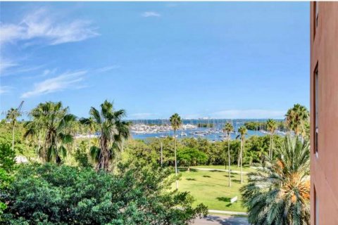 Condo in Miami, Florida, 1 bedroom  № 2053028 - photo 15