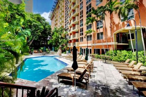 Condo in Miami, Florida, 1 bedroom  № 2053028 - photo 13