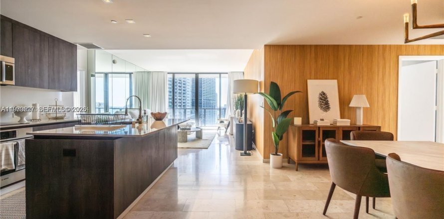 Condominio en Miami, Florida, 3 dormitorios  № 2046115