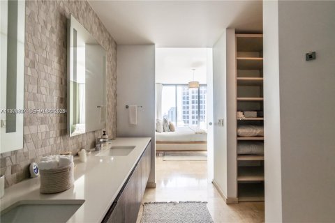 Condominio en alquiler en Miami, Florida, 3 dormitorios, 172.43 m2 № 2046115 - foto 14