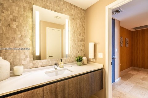 Condominio en alquiler en Miami, Florida, 3 dormitorios, 172.43 m2 № 2046115 - foto 9