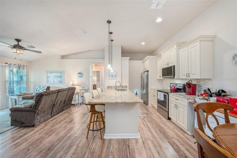 Condo in New Port Richey, Florida, 3 bedrooms  № 1795125 - photo 9
