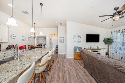 Condo in New Port Richey, Florida, 3 bedrooms  № 1795125 - photo 12