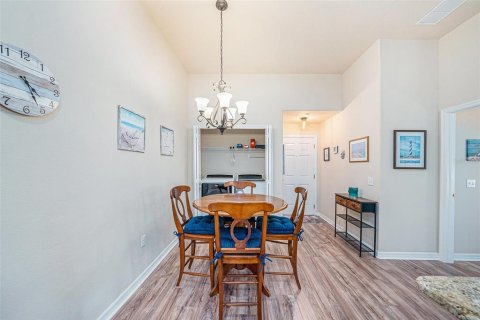 Condo in New Port Richey, Florida, 3 bedrooms  № 1795125 - photo 6