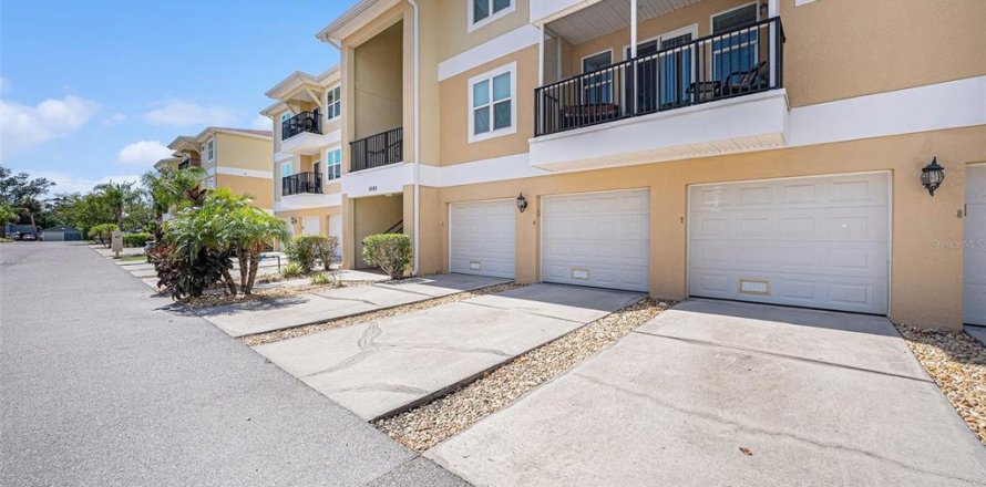 Condo in New Port Richey, Florida, 3 bedrooms  № 1795125
