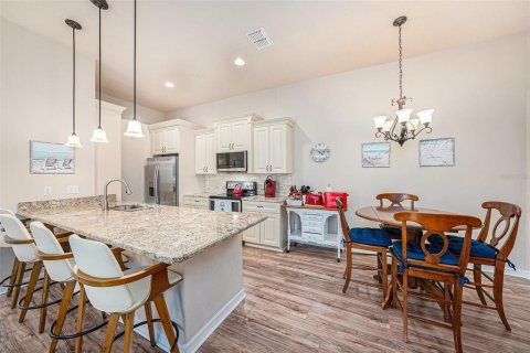 Condo in New Port Richey, Florida, 3 bedrooms  № 1795125 - photo 10