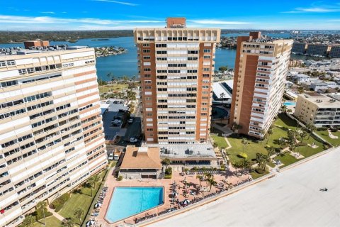 Condo à Saint Petersburg, Floride, 2 chambres  № 2127279