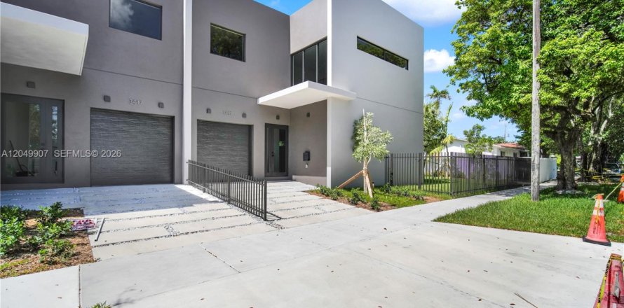 Condo in Miami, Florida, 3 bedrooms  № 2252105