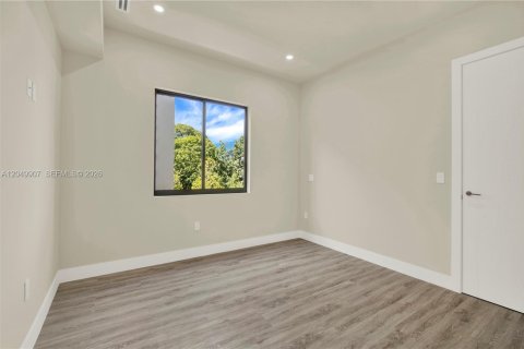 Condo in Miami, Florida, 3 bedrooms  № 2252105 - photo 23