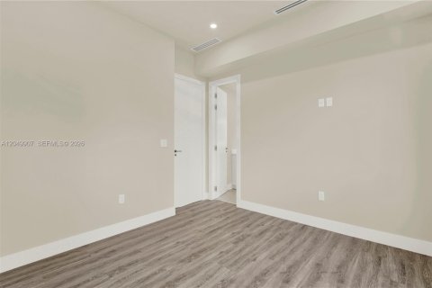 Condo in Miami, Florida, 3 bedrooms  № 2252105 - photo 24