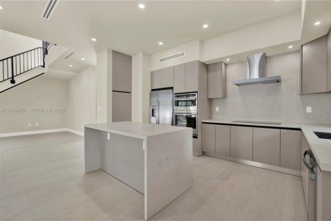 Condo in Miami, Florida, 3 bedrooms  № 2252105 - photo 11
