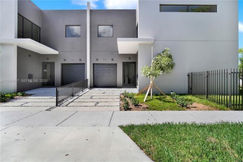 Condo in Miami, Florida, 3 bedrooms  № 2252105 - photo 2