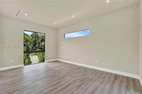 Condo in Miami, Florida, 3 bedrooms  № 2252105 - photo 27