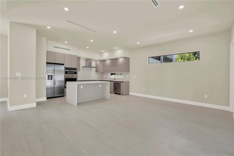 Condo in Miami, Florida, 3 bedrooms  № 2252105 - photo 8