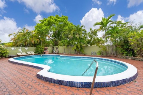 House in Miami, Florida 3 bedrooms, 153.38 sq.m. № 2083617 - photo 30