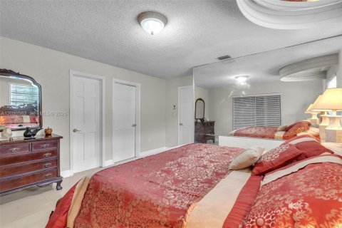 House in Miami, Florida 3 bedrooms, 153.38 sq.m. № 2083617 - photo 24