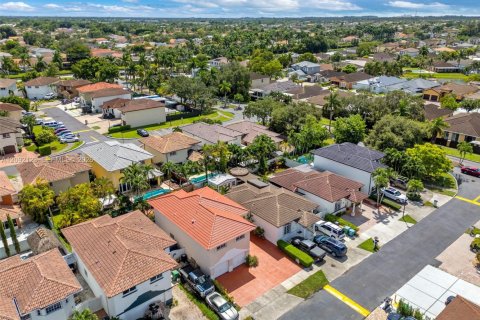 Casa en Miami, Florida 4 dormitorios, 188.41 m2 № 2372700