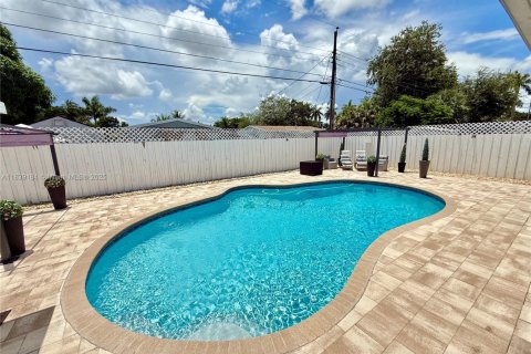 Casa en venta en Hollywood, Florida, 3 dormitorios, 130.06 m2 № 1859223 - foto 2