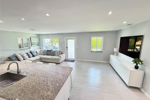 Casa en venta en Hollywood, Florida, 3 dormitorios, 130.06 m2 № 1859223 - foto 9