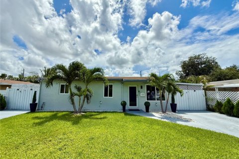 Casa en venta en Hollywood, Florida, 3 dormitorios, 130.06 m2 № 1859223 - foto 1