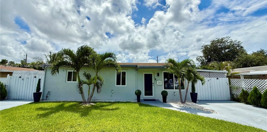 Casa en Hollywood, Florida 3 dormitorios, 130.06 m2 № 1859223