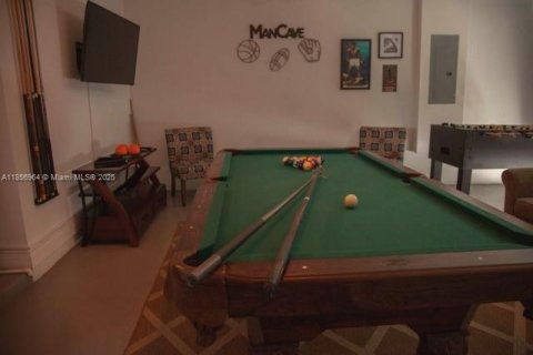 House in Miami, Florida 6 bedrooms, 269.51 sq.m. № 1878777 - photo 17