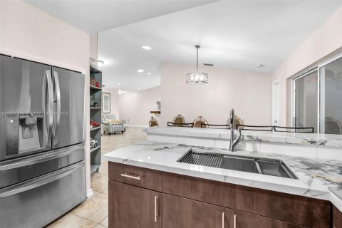 Villa ou maison à vendre à Hialeah, Floride: 4 chambres, 152.17 m2 № 1930009 - photo 30