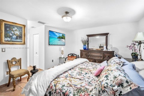 Villa ou maison à vendre à Hialeah, Floride: 4 chambres, 152.17 m2 № 1930009 - photo 12
