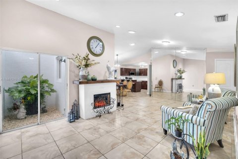 Villa ou maison à vendre à Hialeah, Floride: 4 chambres, 152.17 m2 № 1930009 - photo 17