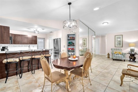 Villa ou maison à vendre à Hialeah, Floride: 4 chambres, 152.17 m2 № 1930009 - photo 3