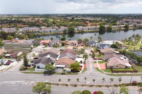 Villa ou maison à vendre à Hialeah, Floride: 4 chambres, 152.17 m2 № 1930009 - photo 26